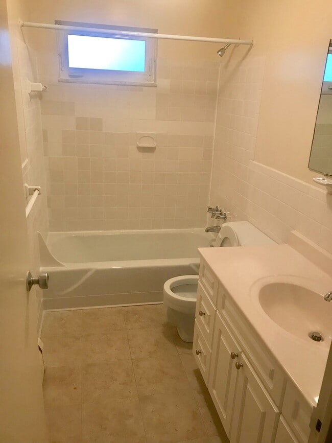 Photo - Lakeview 1 BR Unit 10B-3