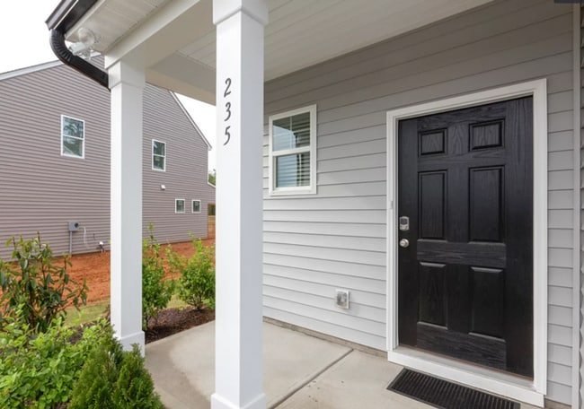 Photo - Available Now - Beautiful Open Floorplan 3...