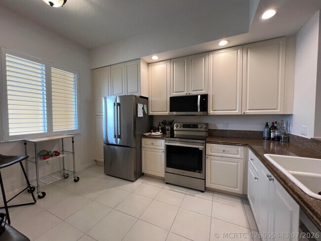Photo - 13 Harbour Isle Dr W Unit PH02