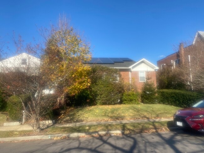 Photo - 475 W Chester St