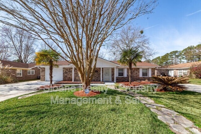 Building Photo - 176 Foxborough Rd Rental