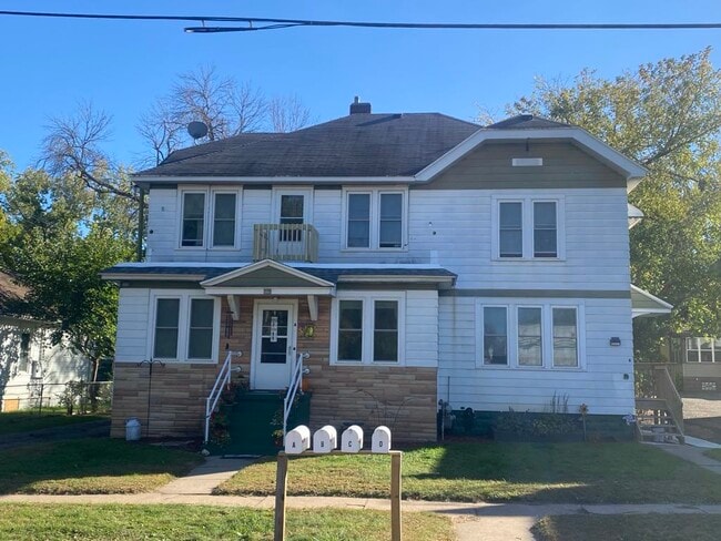 Building Photo - 215 Maple St Unit Apt A - 215 Maple Street