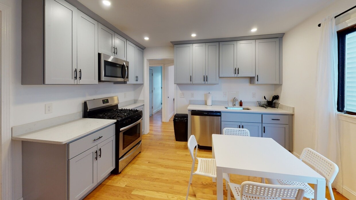 Photo - Private bedroom in 6 bed/2 bath Home