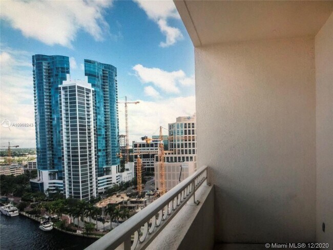 Photo - 511 SE 5th Ave Unit 1915