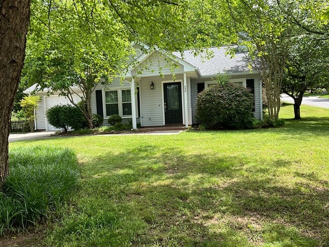 Building Photo - Now Available to View! Immaculate 2 bed, 2 bath, Fireplace, Garage, Granite and More!!