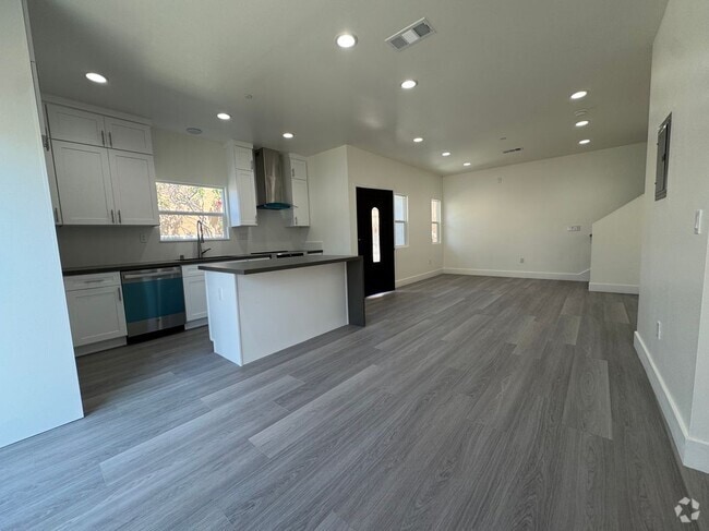 Building Photo - 7875 Glencoe Drive Rental