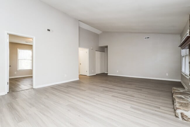 Photo - 303 Morgans Turn