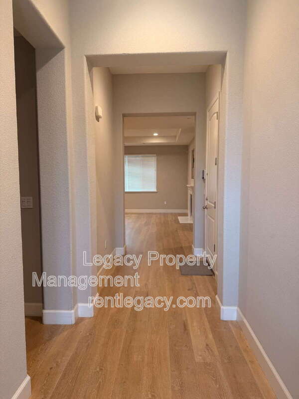 Photo - 452 Aster St