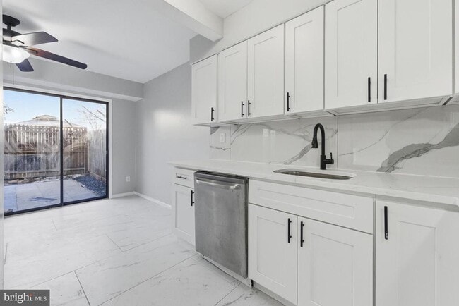 Photo - 111 Presidential Dr