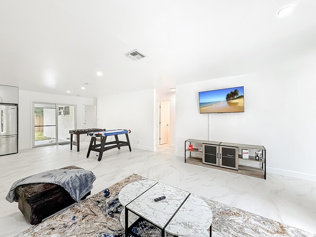 Photo - 635 Kingbird Cir