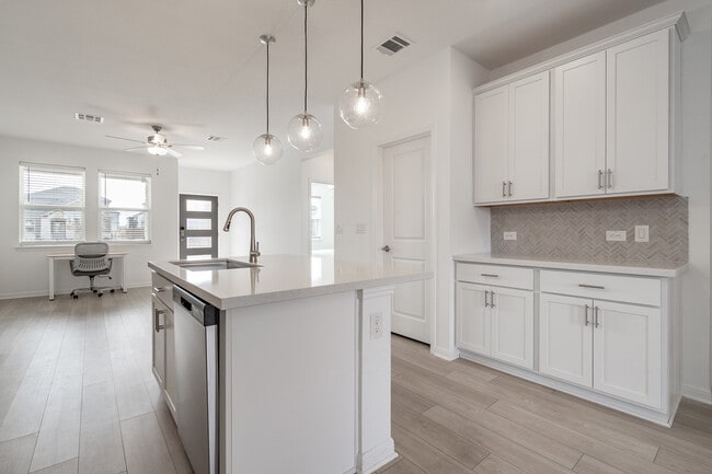 Photo - 848 Long Run