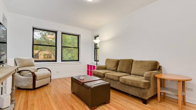 1850 W Lunt Ave Unit 2
