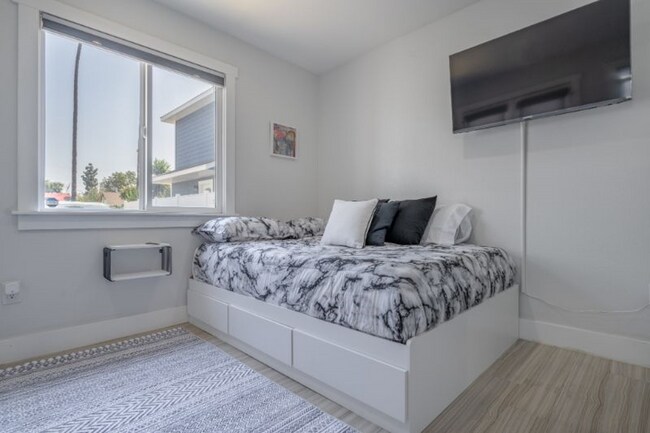 Photo - 2503 Hillcrest Dr Unit Tiny House