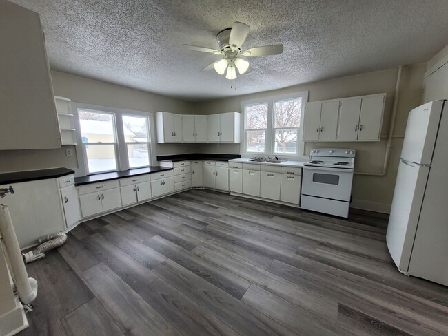 Recently remodeled 3 bedroom, large kitchen - Recently remodeled 3 bedroom, large kitchen House