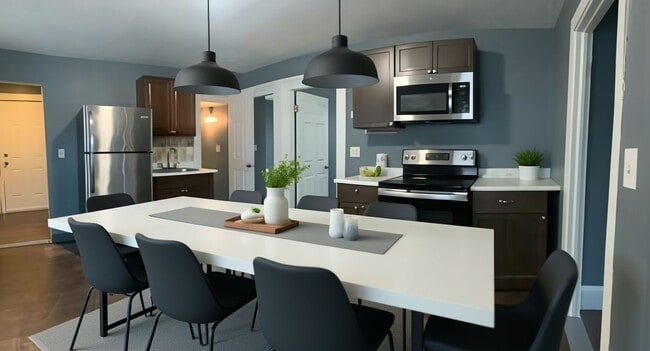 Building Photo - 421 Logan St Unit 2