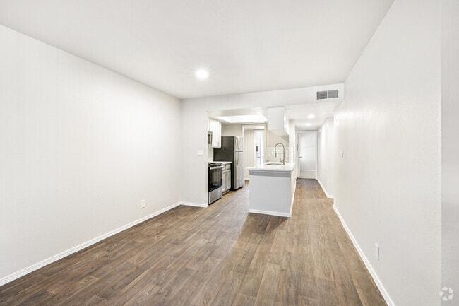 2BR, 2BA -1,000SF - Dining Room