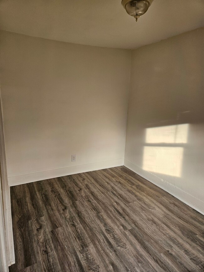 Bedroom - 317 N Norton St