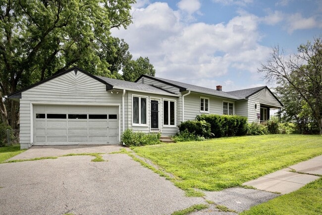 Photo - Beautiful 3-Bed, 2-Bath Home in West Omaha!