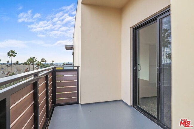 Photo - 7260 Hawthorn Ave Condo Unit 302