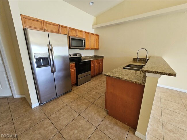 Building Photo - 134 SE 12th St Rental