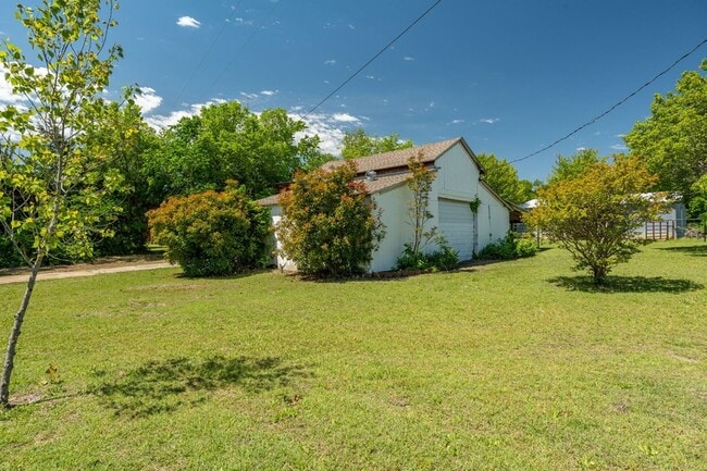Photo - 1905 Shady Ln