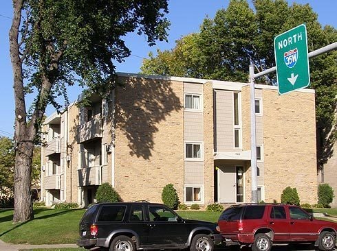 Campus Apartments 700-727 University SE