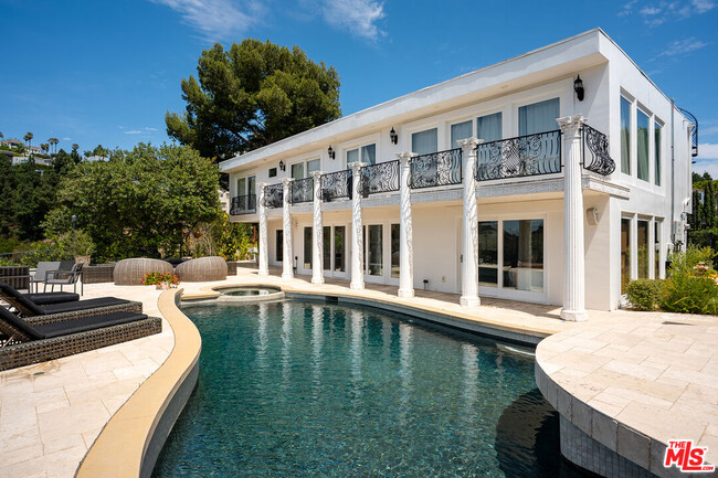 Building Photo - 8020 Zeus Dr
