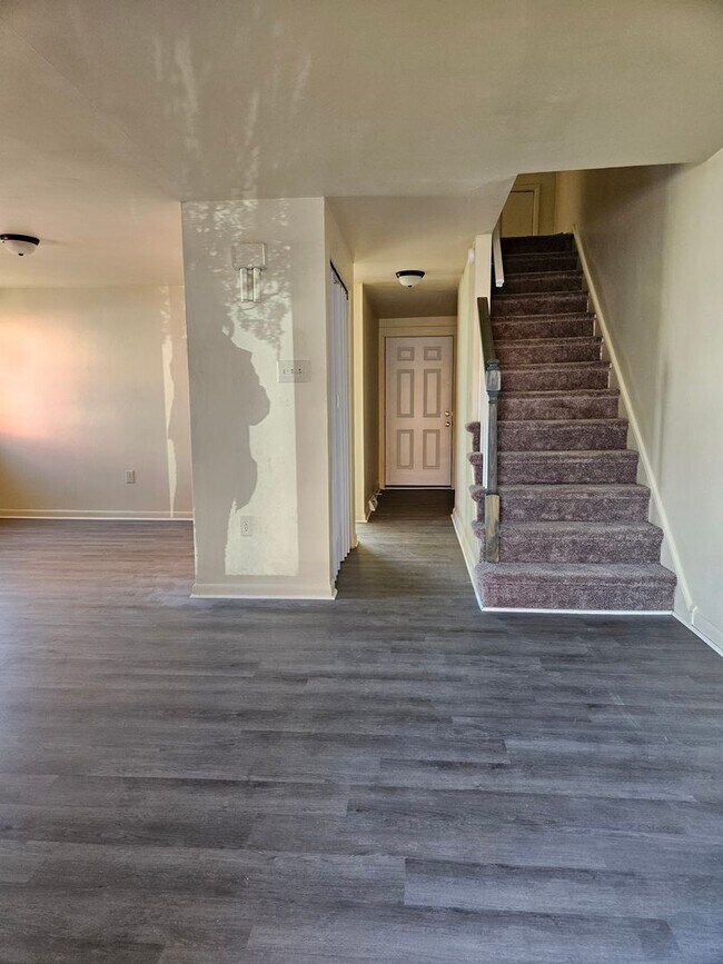 Photo - 906 E King St