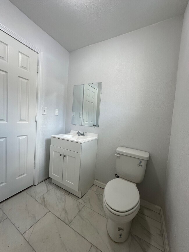 Photo - 3805 Wipprecht St Unit 2