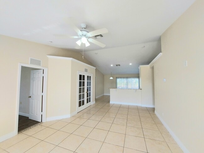 Photo - 18 NW 29th Pl