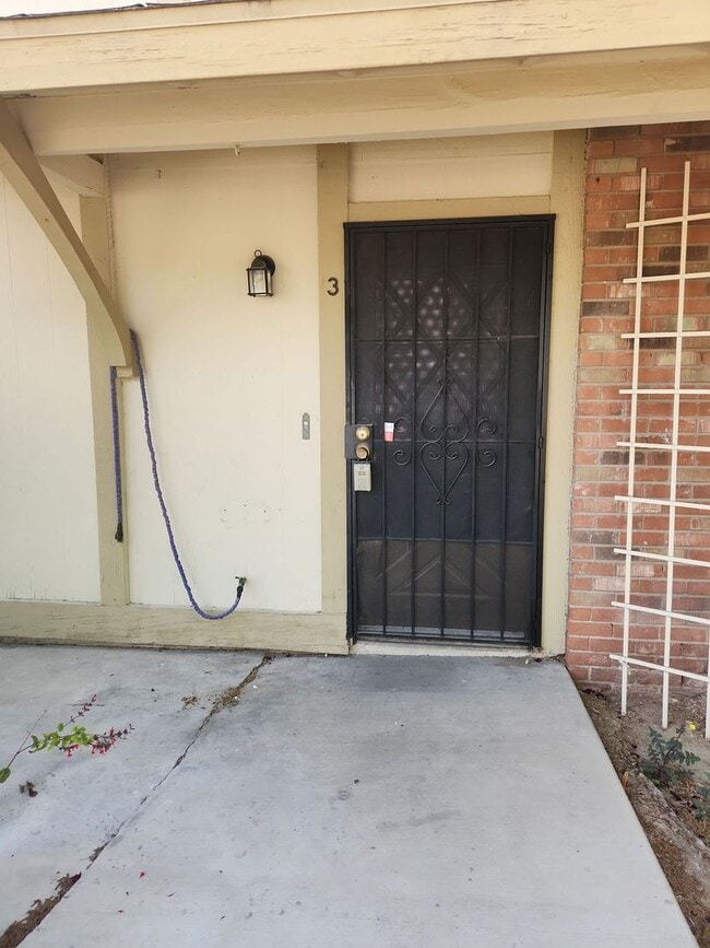 Photo - 2 BED, 1 BATH TOWNHOUSE CLOSE TO UNLV!!!!