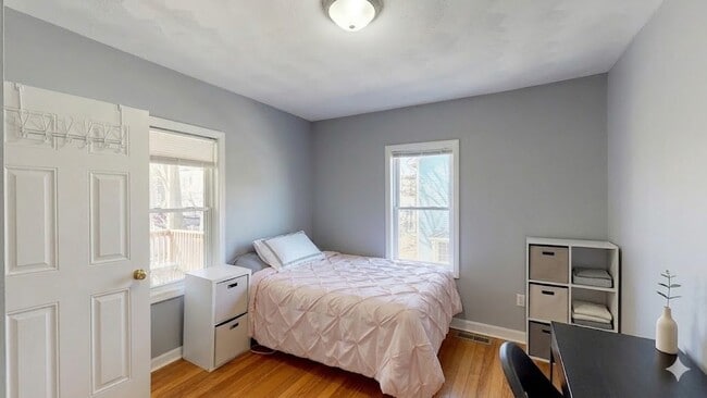 Photo - 54 Derby St Unit E2