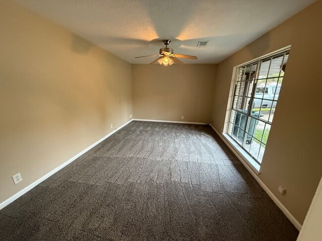 Photo - 107 State Hwy 75 N