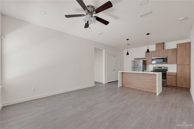 15 West Dr Unit 4