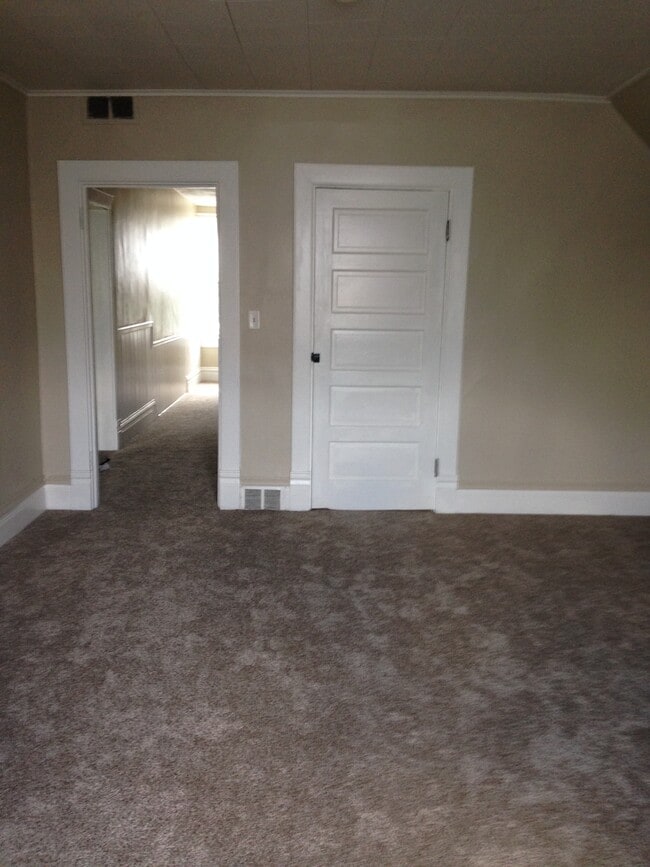 livingroom - 1304 Ridge Ave Unit 3rd floor