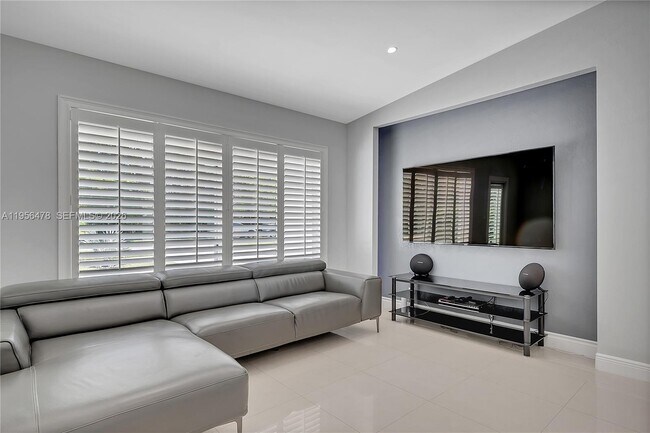 Photo - 8015 SW 136th St