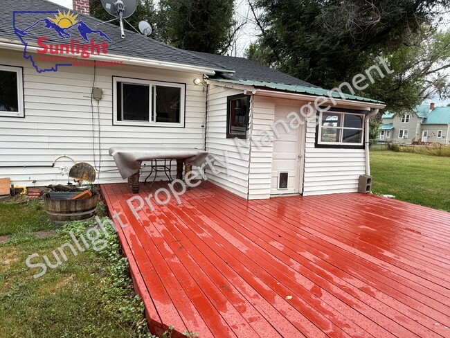 Building Photo - Wide Open Space, Peaceful and Safe 2 Bed 1... Rental