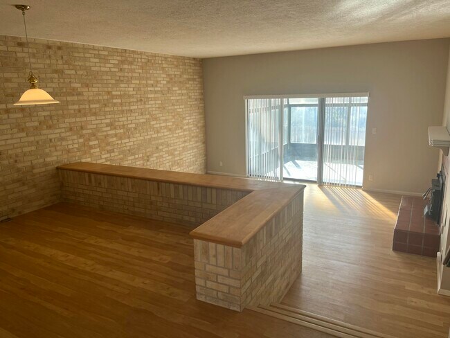 Photo - 4449 Walden Ln NE