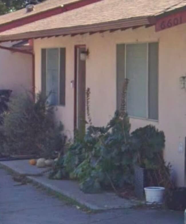 Photo - Cute 2 bedroom 1 3/4 bath