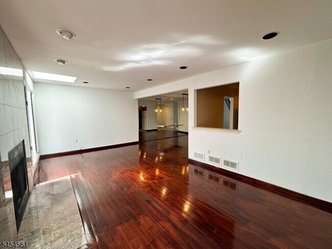 Photo - 15 Averell Dr