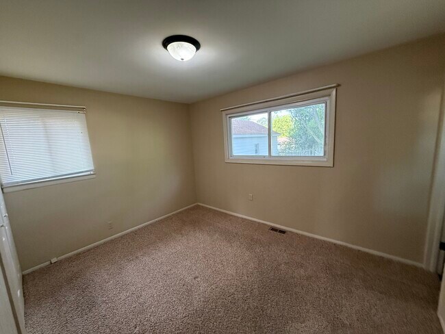 Photo - 1729 Carlton Ave NE