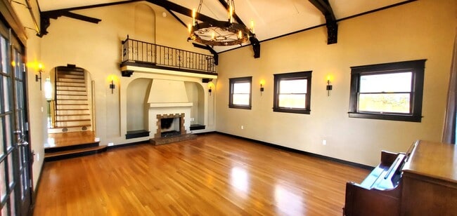 Building Photo - 2825 33rd St Unit 2825 33rd (Down)-1