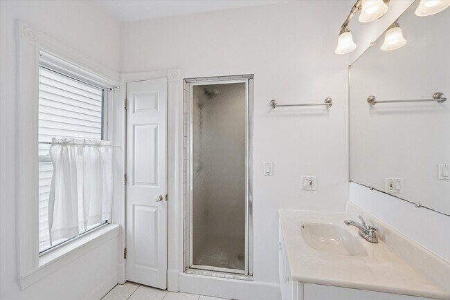 Photo - 153 G St