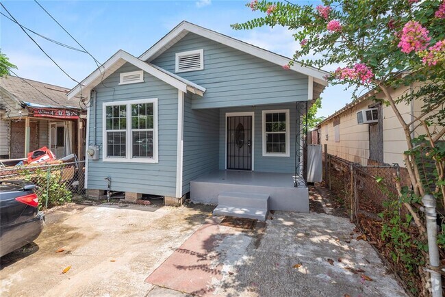 Building Photo - 7039 Avenue L Rental