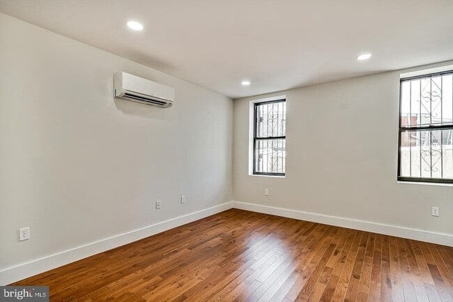 Photo - 182 E Huntingdon St