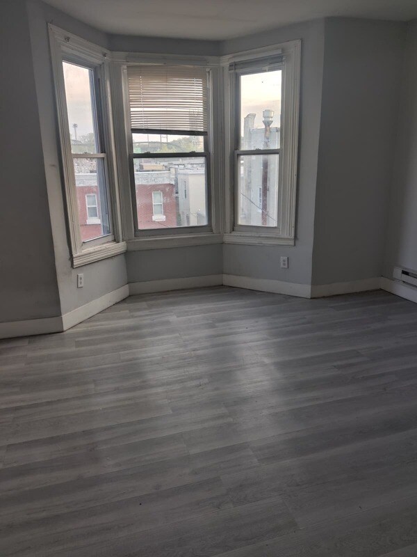 Photo - 5210 Master St