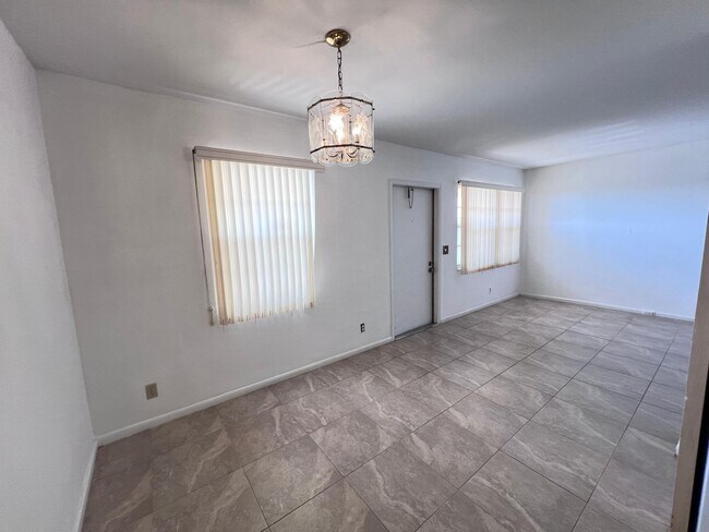 Photo - 3054 Newcastle A