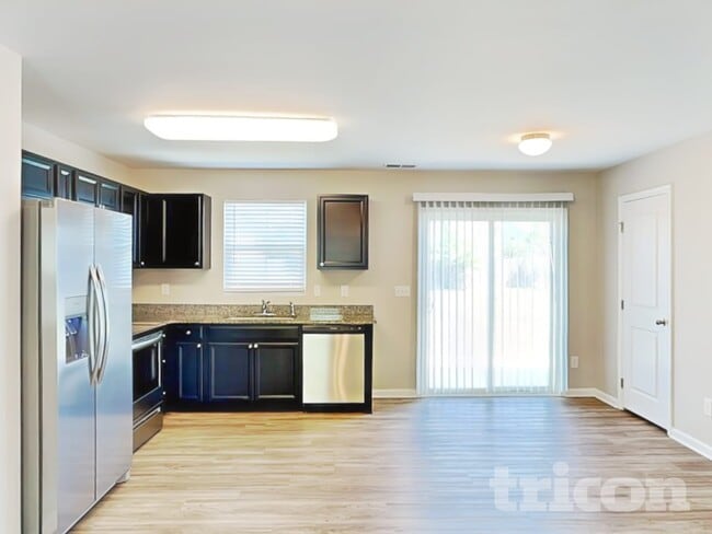 Photo - 663 Sequoia Dr