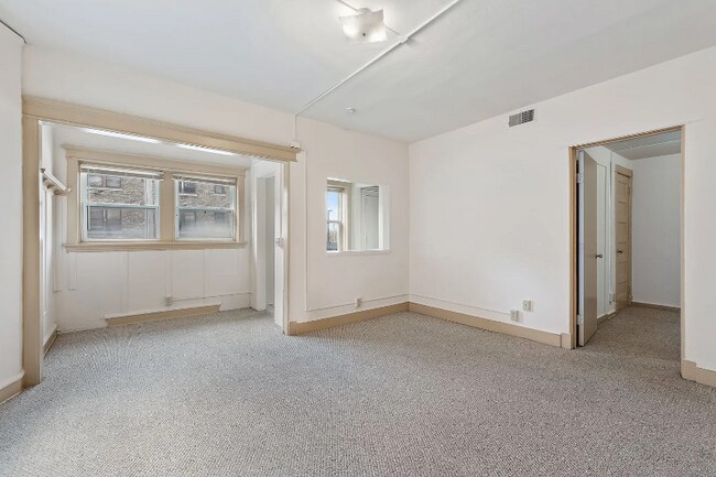 Photo - 2311 W Wisconsin Ave Unit 09