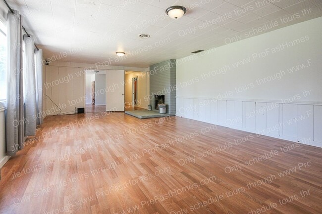 Photo - 160 SW Towle Ave Unit #2